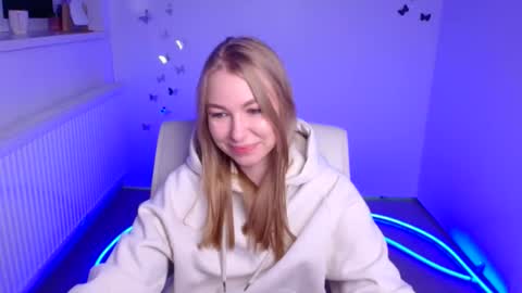 Snapshot of emilia_ilia chatting on 10/11/25, 05:28 Emilia online show from 10/11/25, 05:28