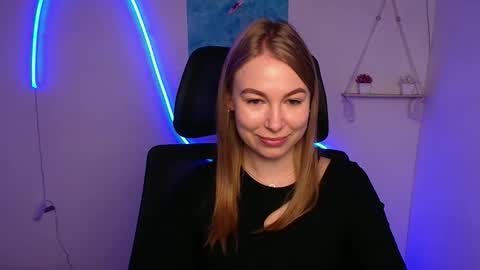 Snapshot of emilia_ilia chatting on 10/12/25, 05:28 Emilia online show from 10/12/25, 05:28