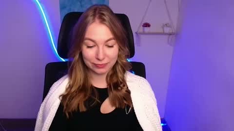 Snapshot of emilia_ilia chatting on 10/22/25, 05:52 Emilia online show from 10/22/25, 05:52