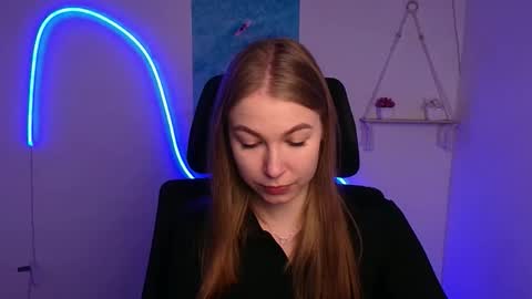 Snapshot of emilia_ilia chatting on 10/23/25, 05:29 Emilia online show from 10/23/25, 05:29