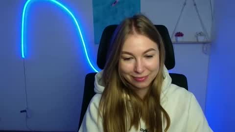 Snapshot of emilia_ilia chatting on 10/24/25, 05:26 Emilia online show from 10/24/25, 05:26