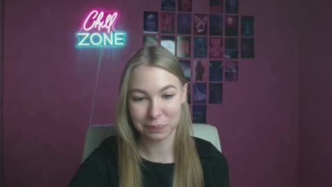 Snapshot of emilia_ilia chatting on 10/28/25, 06:50 Emilia online show from 10/28/25, 06:50