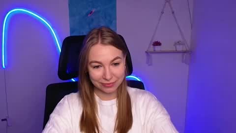 Snapshot of emilia_ilia chatting on 11/03/25, 06:36 Emilia online show from 11/03/25, 06:36