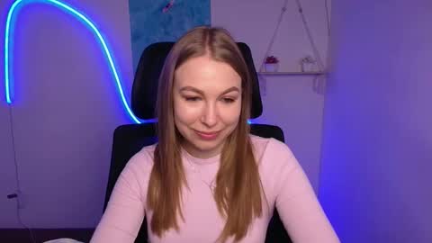 Snapshot of emilia_ilia chatting on 11/08/25, 06:46 Emilia online show from 11/08/25, 06:46