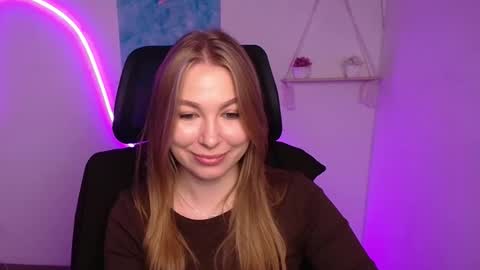 Snapshot of emilia_ilia chatting on 11/11/25, 12:38 Emilia online show from 11/11/25, 12:38