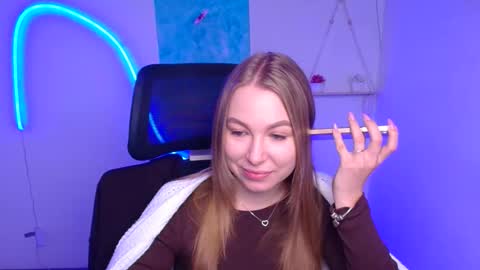 Snapshot of emilia_ilia chatting on 11/13/25, 06:34 Emilia online show from 11/13/25, 06:34