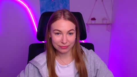 Snapshot of emilia_ilia chatting on 11/19/25, 06:24 Emilia online show from 11/19/25, 06:24