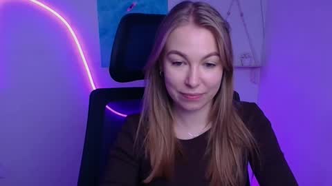 Snapshot of emilia_ilia chatting on 11/20/25, 12:49 Emilia online show from 11/20/25, 12:49