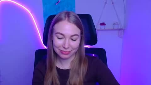 Snapshot of emilia_ilia chatting on 12/01/25, 06:29 Emilia online show from 12/01/25, 06:29