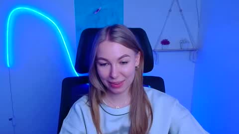 Snapshot of emilia_ilia chatting on 12/02/25, 07:03 Emilia online show from 12/02/25, 07:03