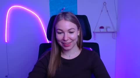 Emilia online show from 12/20/25, 06:42