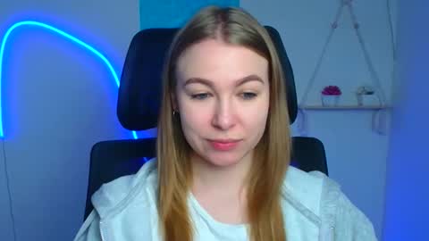 Emilia online show from 02/18/26, 06:31