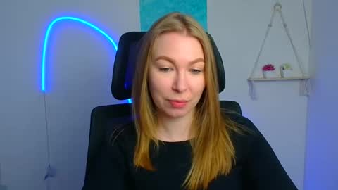 Emilia online show from 04/16/26, 05:30