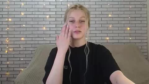 Snapshot of emiliaduchess chatting on 12/10/24, 11:54 Amili online show from 12/10/24, 11:54