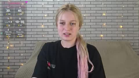 Snapshot of emiliaduchess chatting on 12/10/24, 03:22 Amili online show from 12/10/24, 03:22