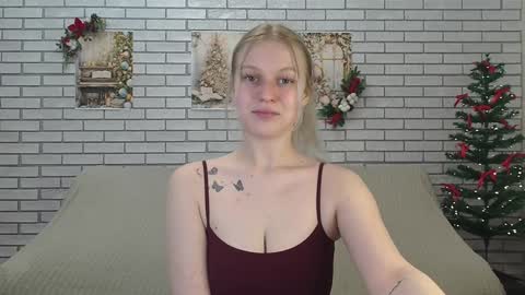Snapshot of emiliaduchess chatting on 12/20/24, 04:25 Amili online show from 12/20/24, 04:25