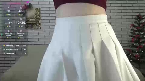 Snapshot of emiliaduchess chatting on 12/20/24, 07:28 Amili online show from 12/20/24, 07:28