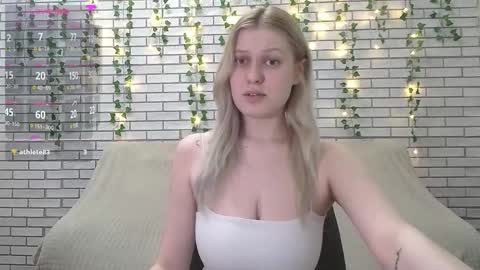 Snapshot of emiliaduchess chatting on 02/13/25, 10:02 Amili online show from 02/13/25, 10:02