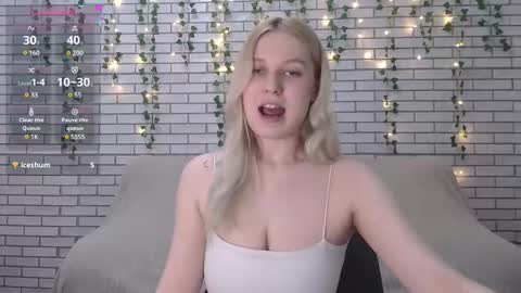 Snapshot of emiliaduchess chatting on 02/20/25, 01:19 Amili online show from 02/20/25, 01:19