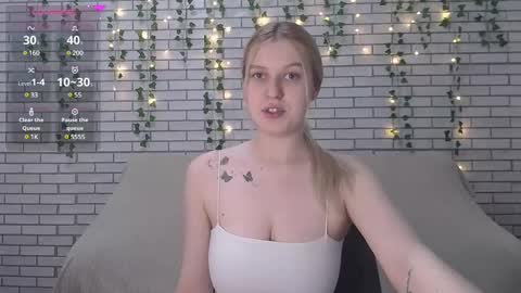 Snapshot of emiliaduchess chatting on 02/25/25, 12:03 Amili online show from 02/25/25, 12:03