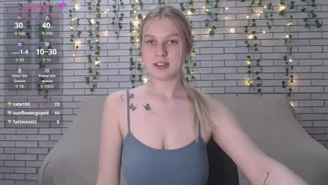 Snapshot of emiliaduchess chatting on 02/25/25, 03:05 Amili online show from 02/25/25, 03:05