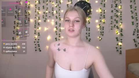 Snapshot of emiliaduchess chatting on 03/07/25, 06:11 Amili online show from 03/07/25, 06:11