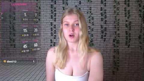 Snapshot of emiliaduchess chatting on 09/09/25, 11:21 Amili online show from 09/09/25, 11:21