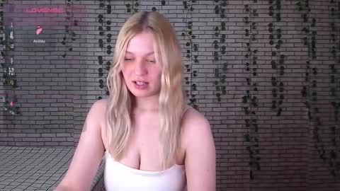 Snapshot of emiliaduchess chatting on 10/08/25, 10:02 Amili online show from 10/08/25, 10:02