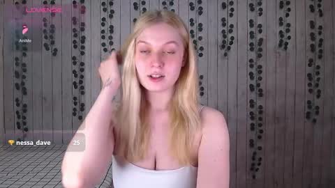 Snapshot of emiliaduchess chatting on 10/23/25, 11:42 Amili online show from 10/23/25, 11:42