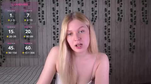 Snapshot of emiliaduchess chatting on 11/13/25, 07:40 Amili online show from 11/13/25, 07:40