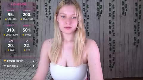 Snapshot of emiliaduchess chatting on 11/17/25, 02:56 Amili online show from 11/17/25, 02:56