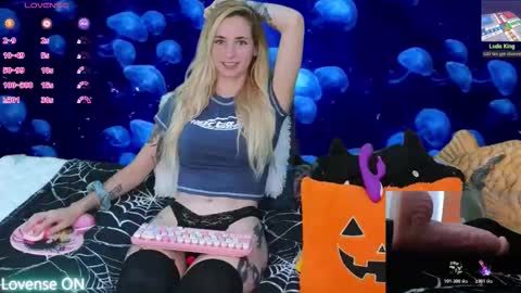 EmiliaMoon online show from 10/21/25, 07:03