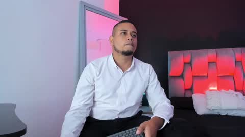 Snapshot of emilianoclarke chatting on 09/11/25, 12:33 emilianoclarke online show from 09/11/25, 12:33