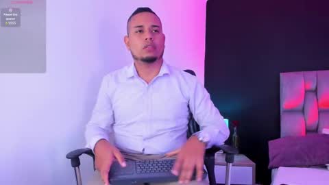 Snapshot of emilianoclarke chatting on 09/26/25, 02:04 emilianoclarke online show from 09/26/25, 02:04