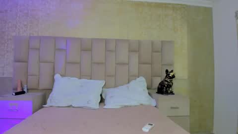 Snapshot of emiliarose_ chatting on 02/18/25, 08:58 EmiliaRose online show from 02/18/25, 08:58
