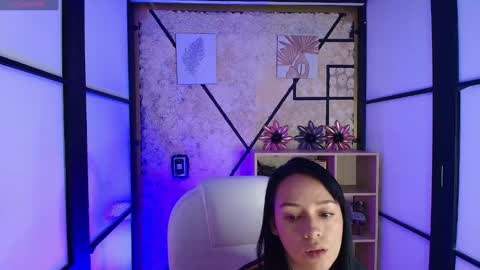 Snapshot of emiliarose_ chatting on 02/21/25, 09:11 EmiliaRose online show from 02/21/25, 09:11