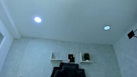 Snapshot of emiliarose_ chatting on 09/21/25, 08:43 EmiliaRose online show from 09/21/25, 08:43