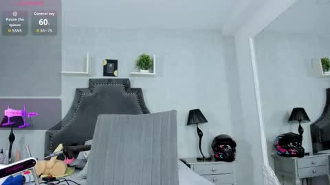 Snapshot of emiliarose_ chatting on 10/20/25, 09:48 EmiliaRose online show from 10/20/25, 09:48