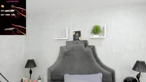 EmiliaRose online show from 11/06/25, 08:54