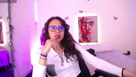 Snapshot of emilirusso chatting on 10/16/25, 07:59 Emili Russo online show from 10/16/25, 07:59