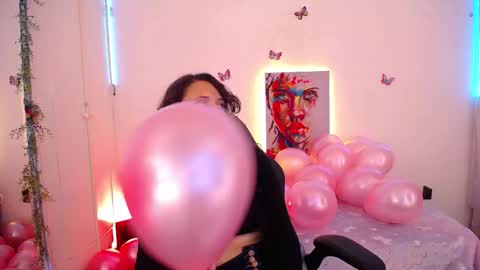 Snapshot of emilirusso chatting on 10/17/25, 08:00 Emili Russo online show from 10/17/25, 08:00