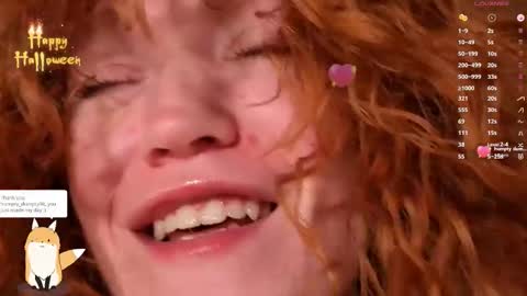 Snapshot of emiliyafox chatting on 10/31/25, 08:21 Emi online show from 10/31/25, 08:21