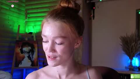 Snapshot of emiliyafox chatting on 11/22/25, 06:45 Emi online show from 11/22/25, 06:45