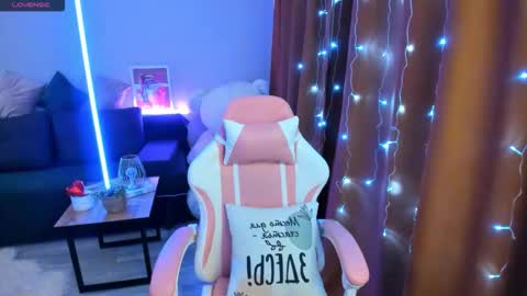 Emiliya online show from 12/15/25, 02:27