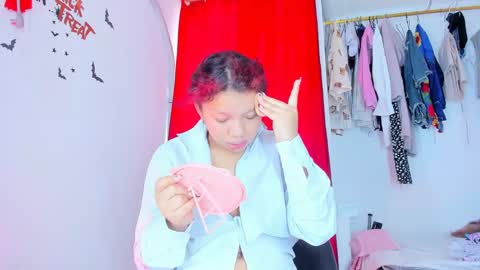 Snapshot of emilly_coper18 chatting on 11/01/25, 01:24 emily online show from 11/01/25, 01:24