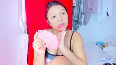 Snapshot of emilly_coper18 chatting on 11/18/25, 01:26 emily online show from 11/18/25, 01:26