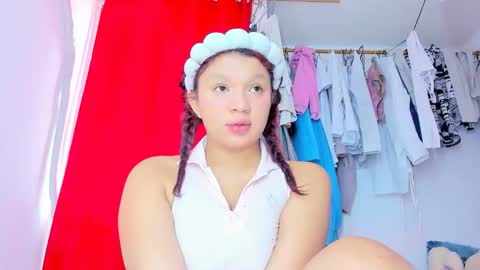 Snapshot of emilly_coper18 chatting on 11/21/25, 03:00 emily online show from 11/21/25, 03:00