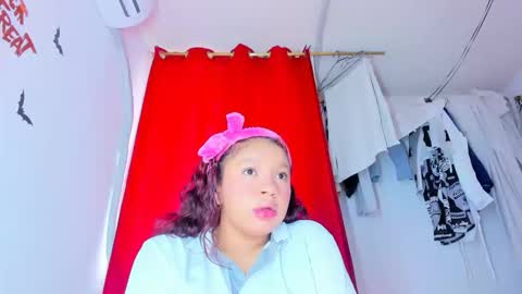 Snapshot of emilly_coper18 chatting on 11/29/25, 02:09 emily online show from 11/29/25, 02:09