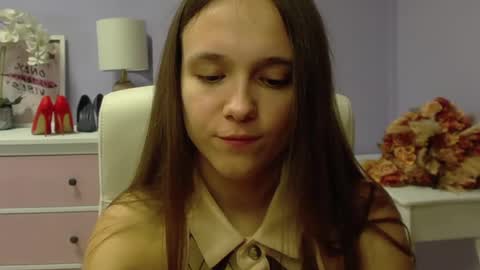 Snapshot of emilly_lust99 chatting on 12/04/24, 08:01 Emilly online show from 12/04/24, 08:01