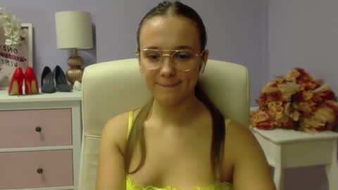 Snapshot of emilly_lust99 chatting on 12/05/24, 07:49 Emilly online show from 12/05/24, 07:49